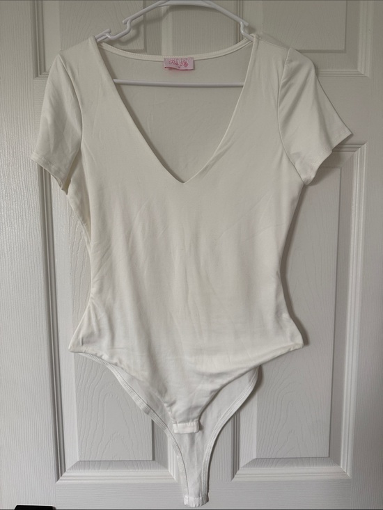 Pink Lily Tops - Pink Lily White V-Neck Short Sleeve Bodysuit